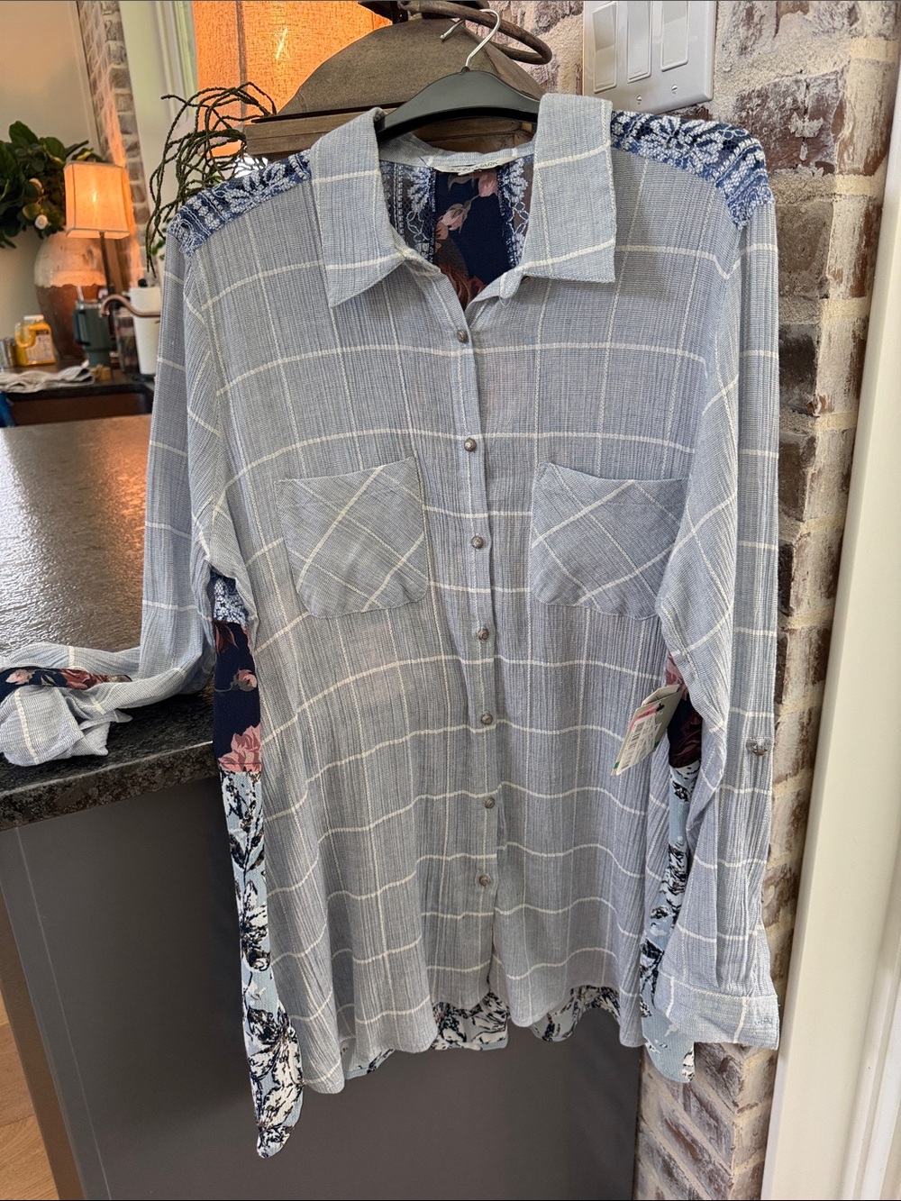 NWT JOHN MARK women’s Sz L button up top blouse